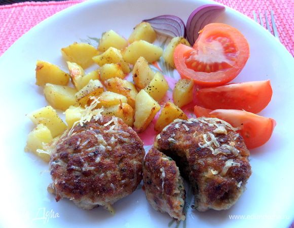 Подаём,пока горячие,приложив помидорку!!!