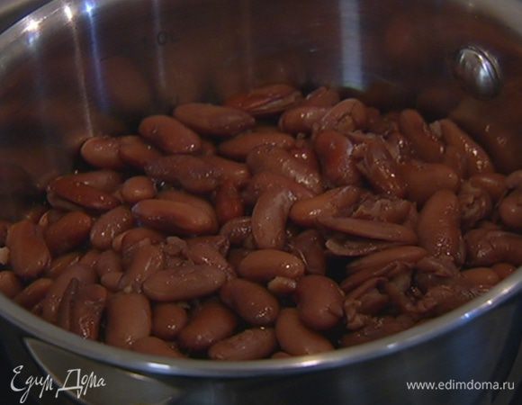 Фасоль отварить согласно инструкции на упаковке.
