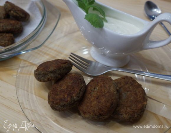 Обжариваем на подсолнечном масле. Котлеты готовые. Подавать к столу, как горячими,так и в холодном виде они хороши. 