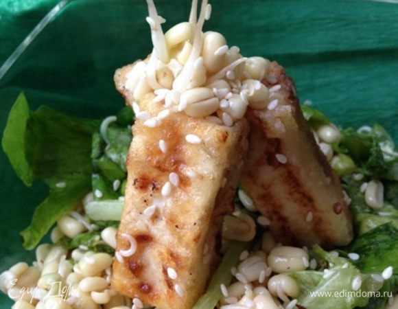 Я уже говорила, что для большей сытности в салат можно добавить отварной рис. От этого вкус не теряется и салат даже приобретает новые оттенки. Угощайтесь!!!