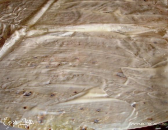 Настал черед лаваша.
Разворачиваем и намазываем лаваш майонезом.