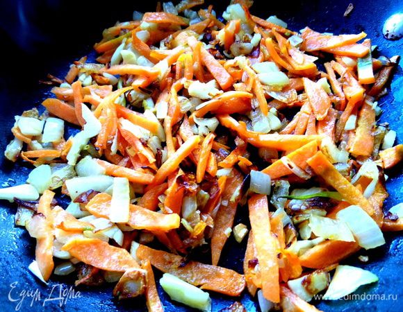 Овощи обжарить в оливковом масле.