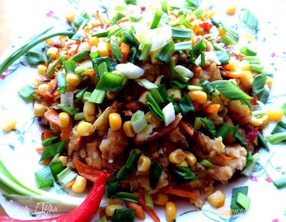 Посыпать зеленью.