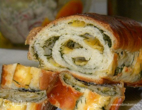 Тесто то же что и в предыдущих моих рецептах багета, очень простое и вкусное, теплое молоко смешиваем с дрожжами, сахаром,солью,порциями где то по стакану добавляем просеяную муку, положив всю муку поливаем тесто олией и вымешиваем хорошо.