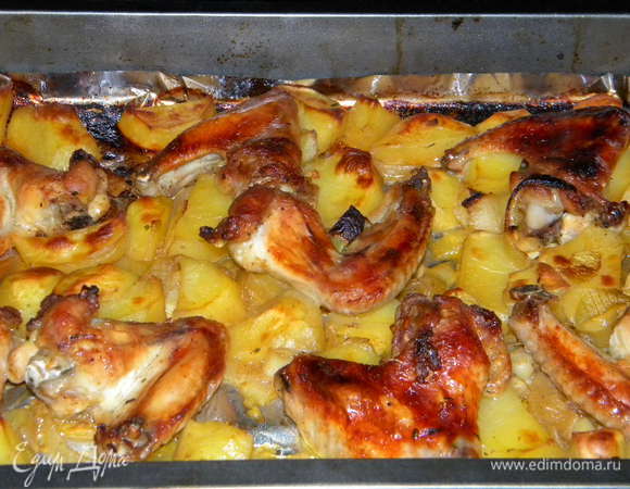 Перемешав хорошо выливаем туда наш маринад из консервированных  помидоров  и оставляем на час, можно и дольше.