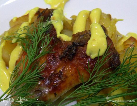 Выкладываем всё в форму для запекания в рукав или в фольгу,я делала в фольге, и ставим в духовку уже разогретую до 250 гр. на 15 мин. потом убавим на 190 гр. и ещё готовим где то час. Я сверху полила горчичным соусом, приятного))!