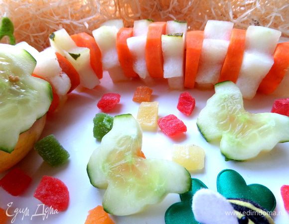 Между бабочками рассыпаем ананасовые цукаты (не было в списке).