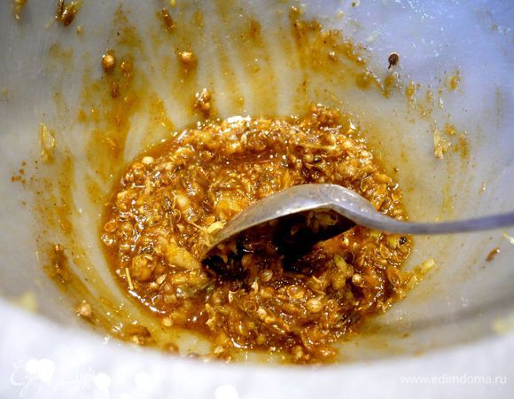 Добавим цедру лимона, чили (я не добавляла из-за деток) и паприку и перетрем все вместе до состояния пасты.