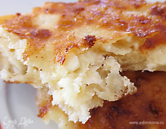 Лепешку поместить в хорошо нагретую сковороду  и обжарить на среднем огне с двух сторон до румяного цвета.
Готовые лепешки  обильно  смазать растопленным сливочным маслом.