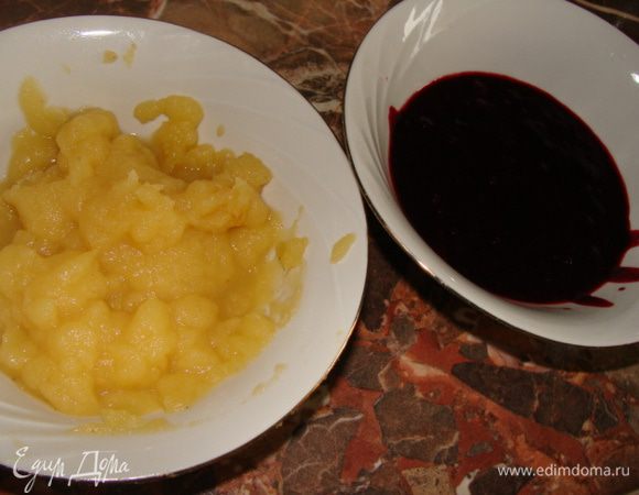 Вот такие пюре у нас получились. Туда я добавила по 1 столовой ложке сах. пудры, но можно этого не делать.