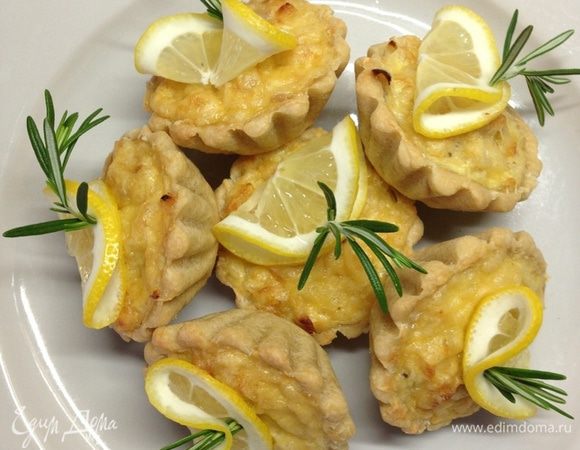 Достаем мини-пироги, немного дадим остыть, извлекаем из форм и украшаем по желанию!!!