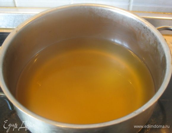 Овощной бульон приобрел не только аромат, но и цвет.