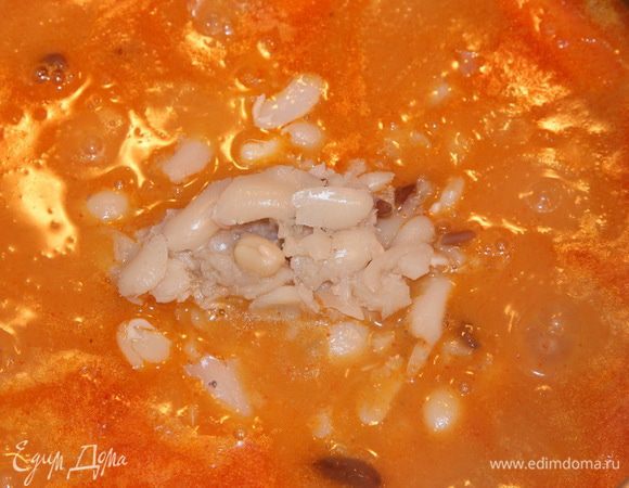 Отправляем вместе с отваром в наш суп и под крышкой готовим минут 10.