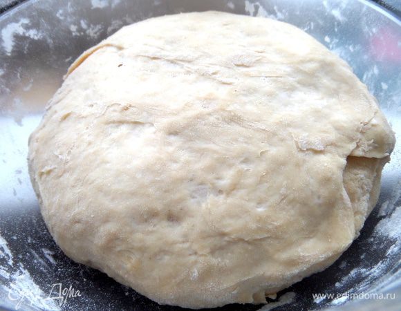 Когда тесто вытащила из холодильника,оно в кухне резко стало подниматься. Видно это был шок для теста)))