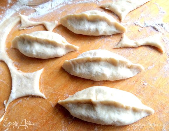 На столе ещё раз проходим по верху пальчиками, чтобы швы не разошлись.