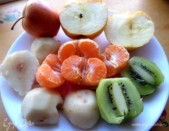 Помыть,очистить от кожицы,проверить в мандаринах косточки.