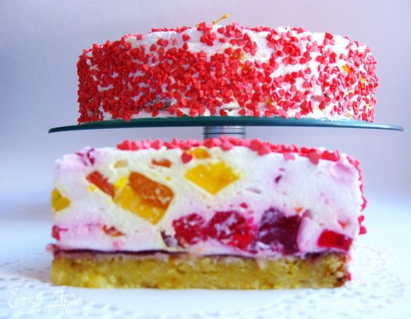 Получается очень нежный и довольно легкий тортик! На вид, да и на вкус не отличишь от настоящего, а ведь он совершенно постный!