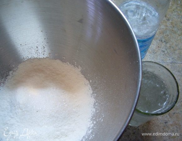 Просеять муку.