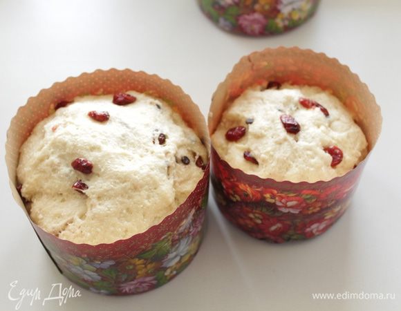 Ставим формы в теплое место и даем тесту подойти в течение еще 45 минут.

