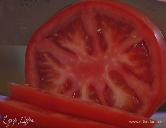 Помидор нарезать кружками.