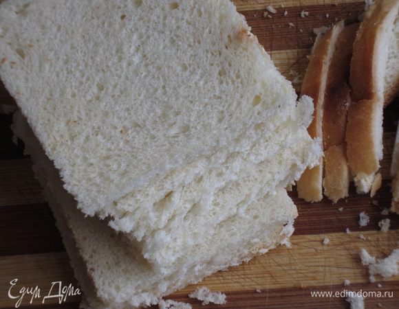 Хлеб замочить в молоке.