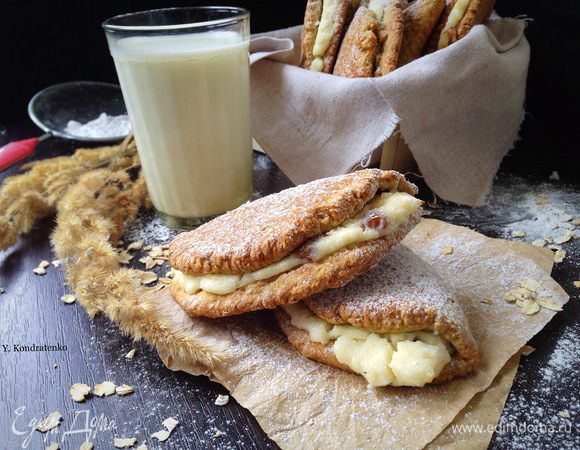 Готовые сочни можно посыпать сахарной пудрой.