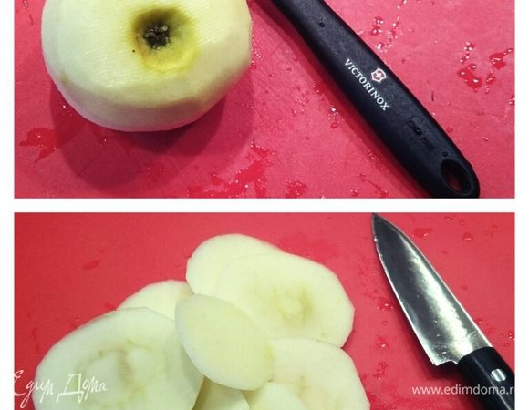 Яблоко очистить от кожуры и нарезать тонкими кружочками.