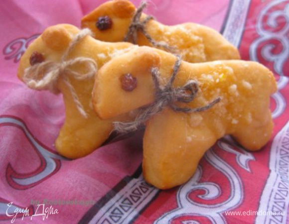 Можно украсить ленточками, я украсила  шерстяными нитками)
Приятного чаепития:)