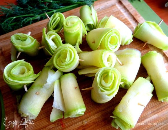 Закалываем половинкой зубочистки.