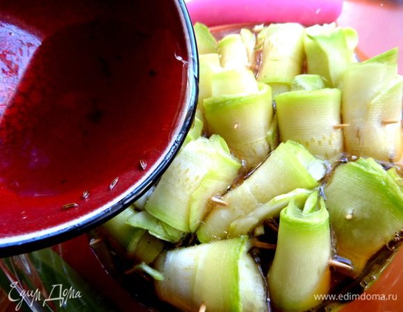 Выливаем всю заливку-маринад.