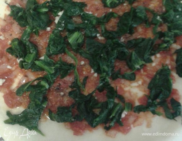 Затем выложить шпинат,