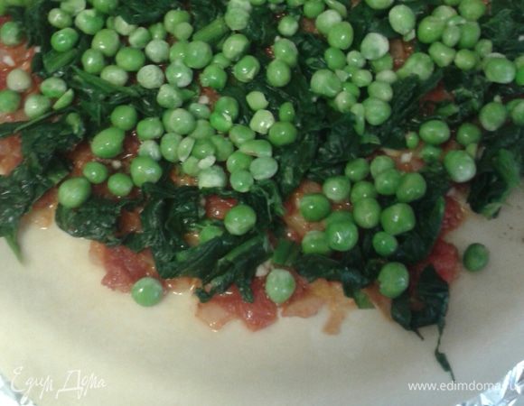 Зеленый горошек,  посолить, поперчить.