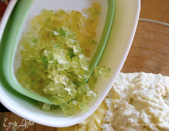 И цукаты (апельсиновые и из цитрона).