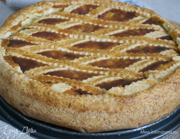 Поставить выпекаться в разогретую духовку на 1 час. Готовый пирог достать из духовки и дать полностью остыть, прежде чем извлекать его из формы. Лучше всего дать ему постоять ночь в форме.