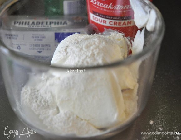 Приготовим начинку: взбить все вместе миксером до однородной массы кроме лимонного курда. Отставим в сторону.
