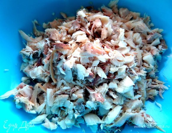 Филешку потрошим руками,проверяем на мелкие косточки...