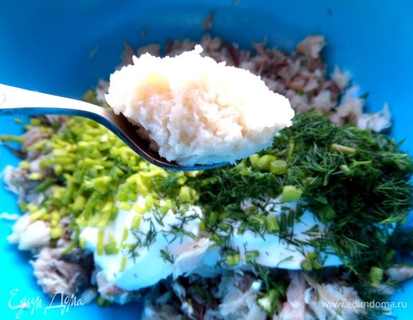 Внимание! Так как рыбы у меня было в 2 раза меньше,то и всё остальное я уменьшила,а вот хрен не сокращала! Именно 2 чайные ложечки добавила! Но имейте в виду,что это зависит от ядрёности хрена))))