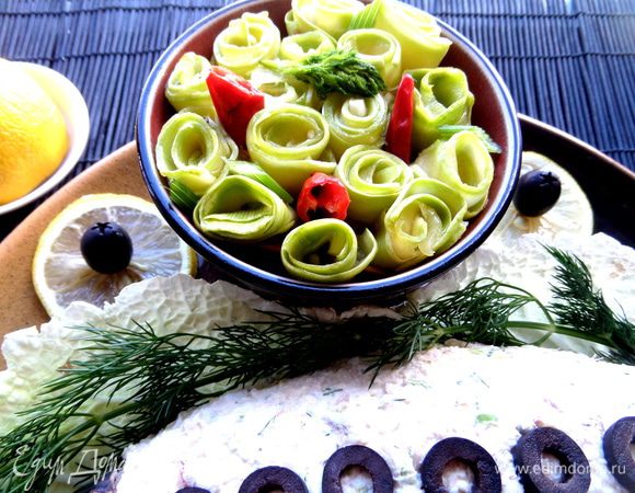 Подавала со своими кабачковыми роллами))) 