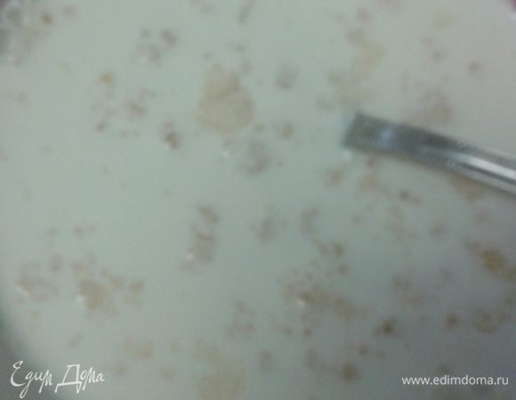 100 мл сливок немного подогреть, всыпать в них желатин (пакетик 10 -15 г) и оставить набухать минут на 20.
