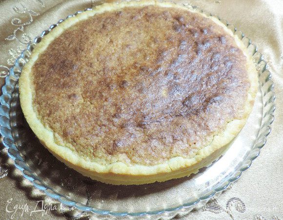 Выпекаем наш торт в разогретой до 180 градусов духовке 20-30 минут. Ориентируйтесь на свою духовку. Начинка должна зарумяниться сверху.