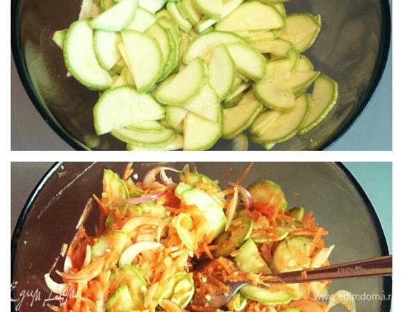 С кабачков слить жидкость. Добавить овощи, уксус, соевый соус, масло, сахар, соль, перец. Все хорошо перемешать и убрать в холодильник на 6 часов.