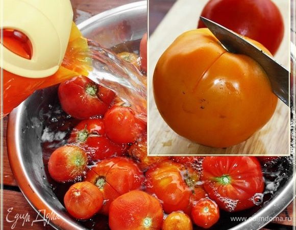 Надрезал каждый помидор вот так и тоже кипятком залил. 