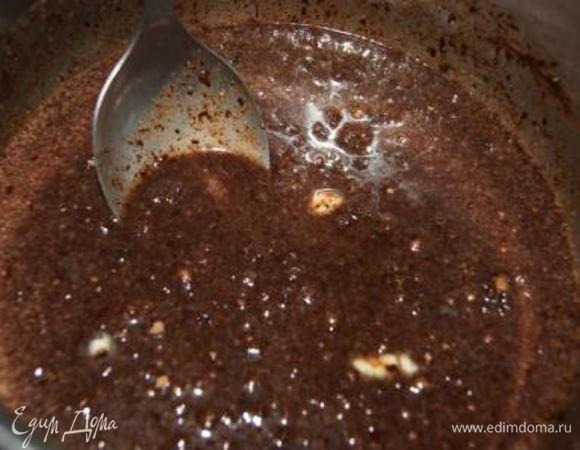 Добавить сахар, молоко, какао, тщательно перемешать.