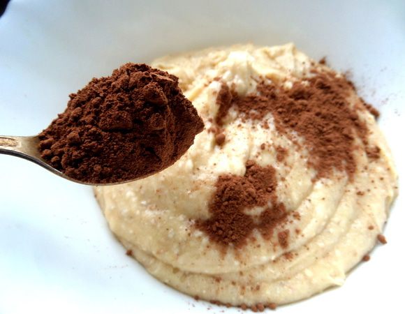 Отделить половину и добавить какао.