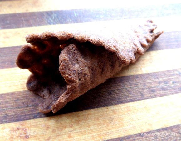 Через минуту нож можно убрать и вафля на глазах стала из мягкой хрустящей!