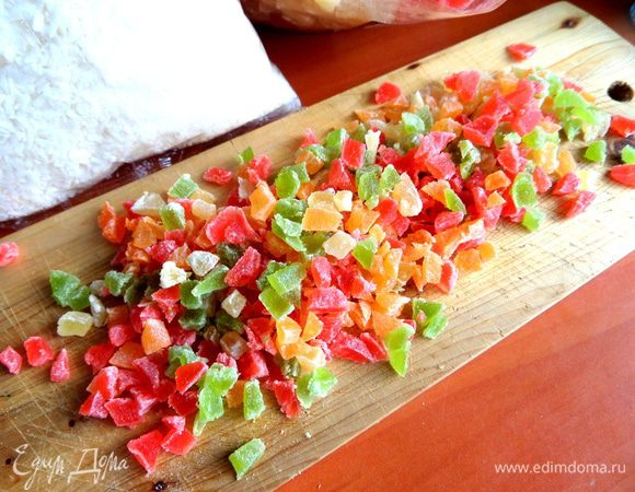 Цукаты измельчить.