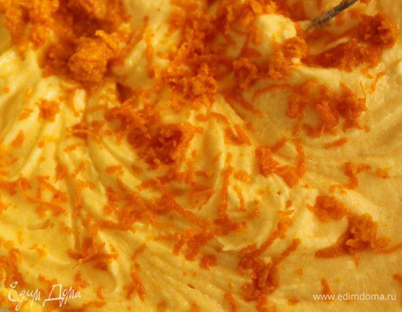 Добавить натертую апельсиновую цедру, перемешать.