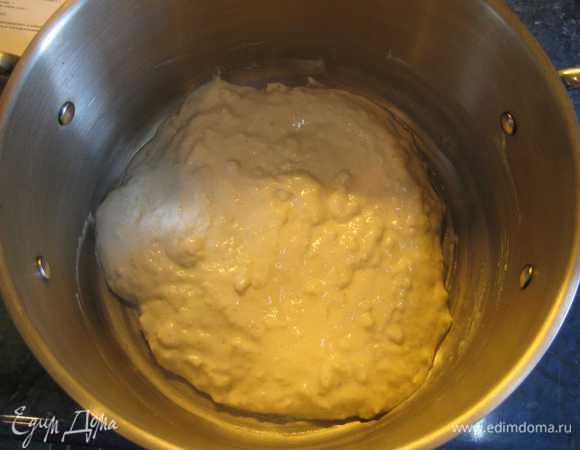 Соединить ПЕРВОЕ и ВТОРОЕ тесто.