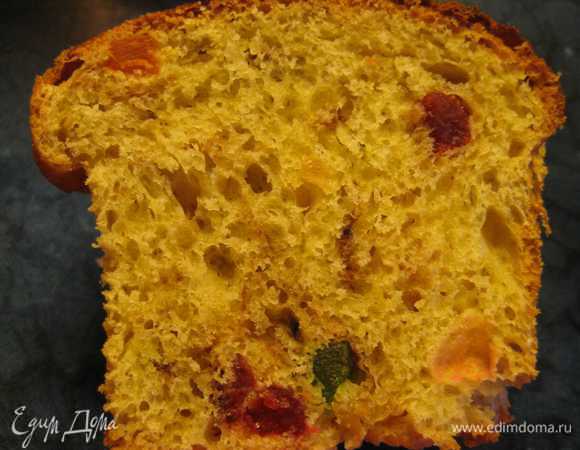 С цукатами, похоже по вкусу на итальянский кулич.