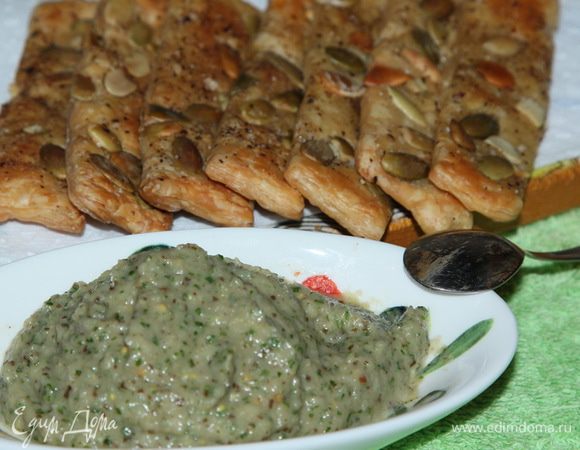 Готово! Баклажановым дрессингом можно "украсить" многие блюда: использовать как заправку к салатам, как соус к макаронам, мясу, рыбе, можно просто с сухариком или хлебушком. Мне вот захотелось на утро с палочками подать.